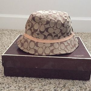 Coach logo bucket hat